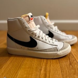 Nike blazer mid 77 black and white